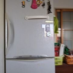 HITACHIの冷蔵庫です。