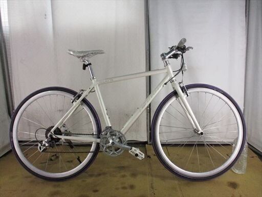 B615★22800円スタート★整備済み スポーツ中古自転車　FUJI　PALETTE　ホワイト　Mサイズ 前後タイヤ新品【クロスバイク】