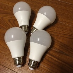 【決まりました】LED電球　E26 9W ４個　