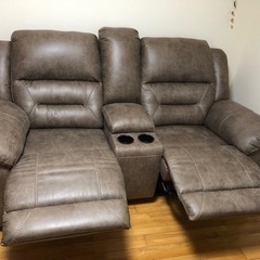 Ashleyリクライニングソファー2人掛け