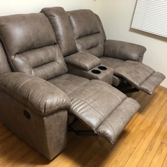 Ashleyリクライニングソファー2人掛け