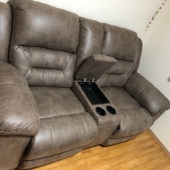 Ashleyリクライニングソファー2人掛け
