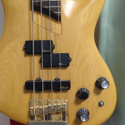 日本製エレキベース；Greco Phoenix Bass 色・パールホワイト