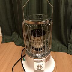 ほぼ新品の電機ストーブ／ポットも載せれます。