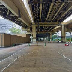錦糸町の高速道路の下でテニスやりませんか？(笑)