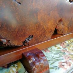 大きな衝立て　カリンの木?　かなり重たいです‼️綺麗‼️　１ｋｍ１００円で配達します。