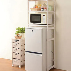 一人暮らしに便利。 棚の高さが変えれる冷蔵庫ラック 