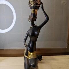 【価格交渉可】アフリカ女性のブロンズ像