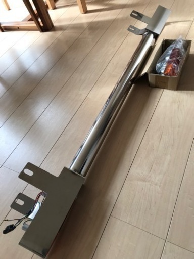 車のパーツ 【未使用】ステンレス リアバンパー テールランプ セット 