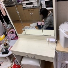 【ネット決済】ドレッサーテーブル 鏡台 スツール付 椅子付き (...