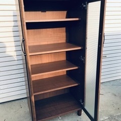 902番 カデル✨cadeal ✨スライドガラス　キャビネット・食器棚  