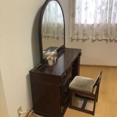 【ネット決済】鏡の大きな化粧台と椅子