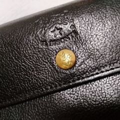 決まりました】最終超値下げキレイめ IL BISONTE 長財布