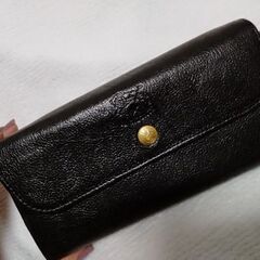 決まりました】最終超値下げキレイめ IL BISONTE 長財布