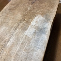 ★厚みが貴重　『一枚板の食卓机』