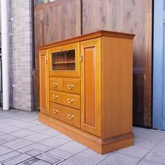 人気のmaruni(マルニ)の地中海シリーズのサイドボードです！！クラシックなデザインが印象的なアンティーク調のリビングボードはキッチンのカップボードなどにもおススメです♪BL219