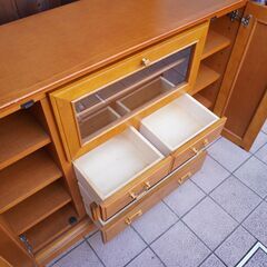 人気のmaruni(マルニ)の地中海シリーズのサイドボードです！！クラシックなデザインが印象的なアンティーク調のリビングボードはキッチンのカップボードなどにもおススメです♪BL219