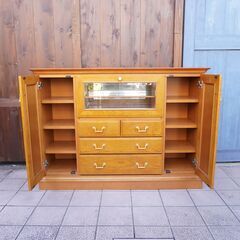 人気のmaruni(マルニ)の地中海シリーズのサイドボードです！！クラシックなデザインが印象的なアンティーク調のリビングボードはキッチンのカップボードなどにもおススメです♪BL219