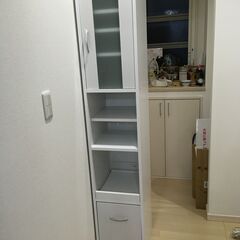 【無料】キッチンの狭い場所に設置できる食器棚を無料で差し上げます！