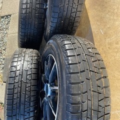 スッタドレス　タイヤ　ホイール　ワンシーズンのみ使用　