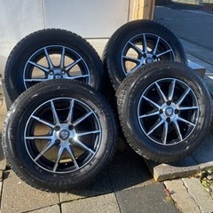 スッタドレス　タイヤ　ホイール　ワンシーズンのみ使用　