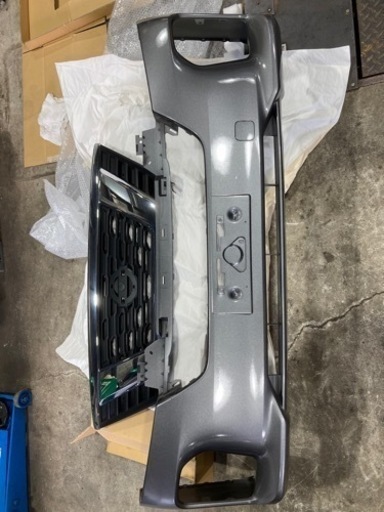 NV350キャラバン　フロントバンパー フロントグリル 中古品