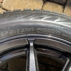 12/28まで出品　タイヤ、ホイールともにほぼ新品　タイヤバリ山　スタッドレスタイヤホイールセット  14インチ　175/65/14 