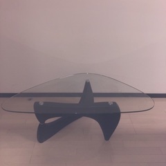 ガラス天板のテーブル　（イサムノグチ風〕