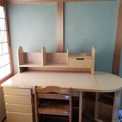 中古コクヨ学習机。延長テーブル有。椅子高さ調整付き