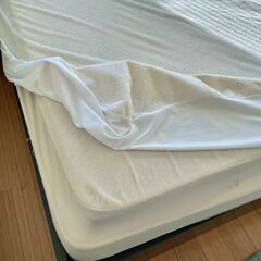 【値下げ中】ダブルベッド　マットレスやカバーも全てセットで