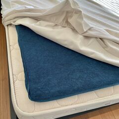 【値下げ中】ダブルベッド　マットレスやカバーも全てセットで