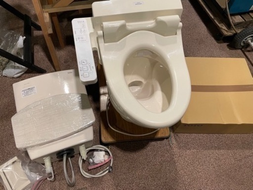 ☆中古品　美品　TOTO ウォシュレット付きトイレ　モデルルームにて使用して多分です☆