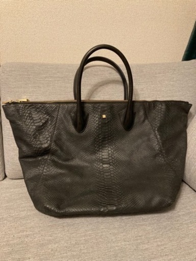 POUR La VICTORE レザーの大きいトートバック