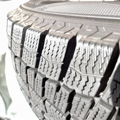 フリードスパイク　スタッドレスタイヤ　ホイール4本セット