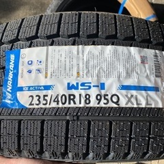 新品スタッドレス　235 40 R18  未使用品
