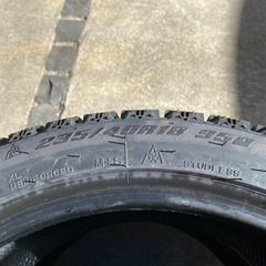 新品スタッドレス　235 40 R18  未使用品