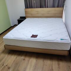 フランスベッド　クイーンサイズ　ベッドフレーム&マットレス