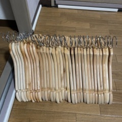 【ネット決済】木製ハンガー33本売ります！
