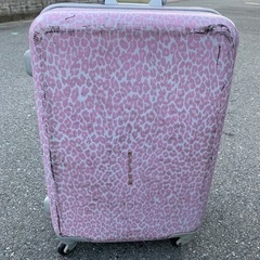 【無料】ピンクのヒョウ柄のスーツケース
