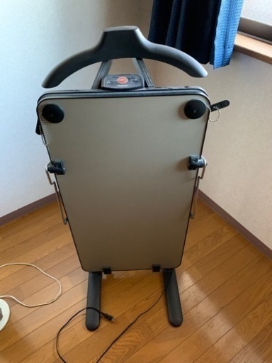 ズボンプレッサー　TOSHIBA 東芝　HIP-T35