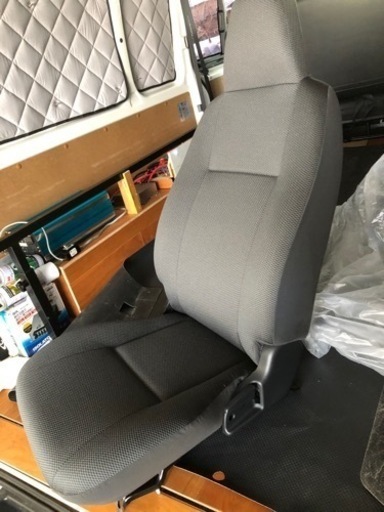 ハイエース6型DXGLパッケージ、運転席、助手席シート