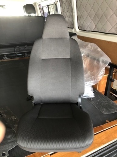 ハイエース6型DXGLパッケージ、運転席、助手席シート