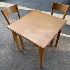 ダイニングテーブル　椅子×2