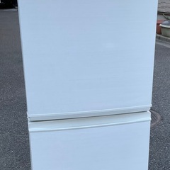 【RKGRE-786】特価！シャープ/137L 2ドア冷凍冷蔵庫/どっちもドア/SJ-D14C-W/中古品/2017年製/当社より近隣無料配達！