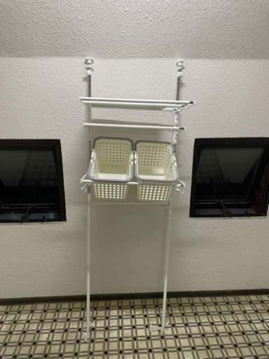 【ほぼ新品】ベルメゾン社「ランドリーラック 突っ張り式 伸縮 バスケット付」