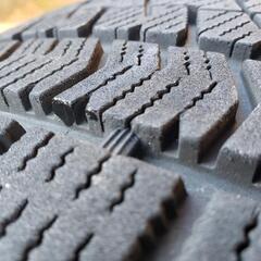 スタッドレスタイヤ　ブリザック　215/60R/16 