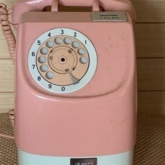 ピンクの公衆電話