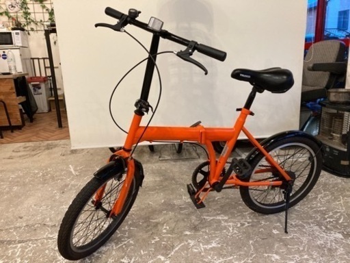 【ノーパンクタイヤ】20インチ折りたたみ自転車　オレンジ