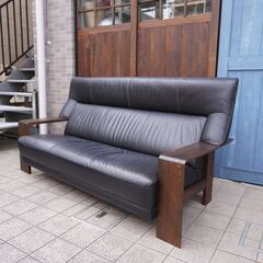 karimoku(カリモク家具)のダンテ 本革3人掛けソファです。モダンなハイバックタイプのアーム付トリプルソファーはゆったりとした快適な空間を演出します♪肘掛はサイドテーブルにも！①BL225