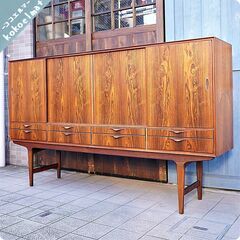 デンマーク製のローズウッド材を使用したサイドボードです。北欧らしいシンプルなデザインが特徴的なおしゃれなビンテージ北欧家具。浅めの奥行ながら収納力もあるリビングボードです♪BL235